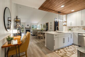 12242 Paseo Lucido in San Diego, CA - Building Photo - Building Photo