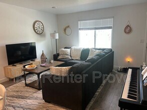 1084 E Seaside St in Saratoga Springs, UT - Building Photo - Building Photo