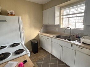 1807 E Lindsey St, Unit 4 in Norman, OK - Building Photo - Building Photo