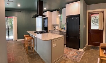 130 E Longview St in Chapel Hill, NC - Building Photo - Building Photo