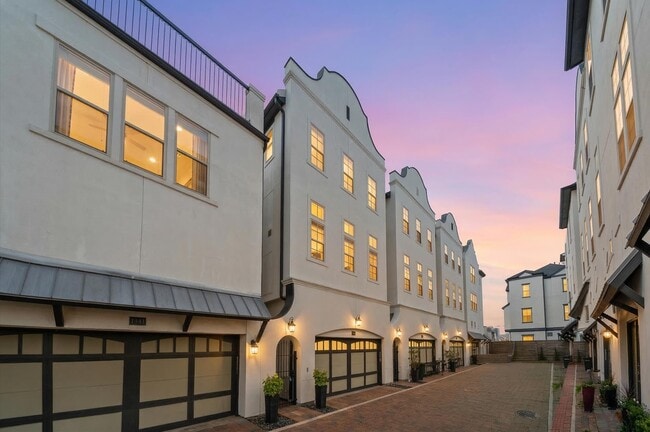 property at 1139 W 21st St