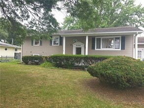 2093 Lehigh Station Rd in Pittsford, NY - Building Photo - Building Photo