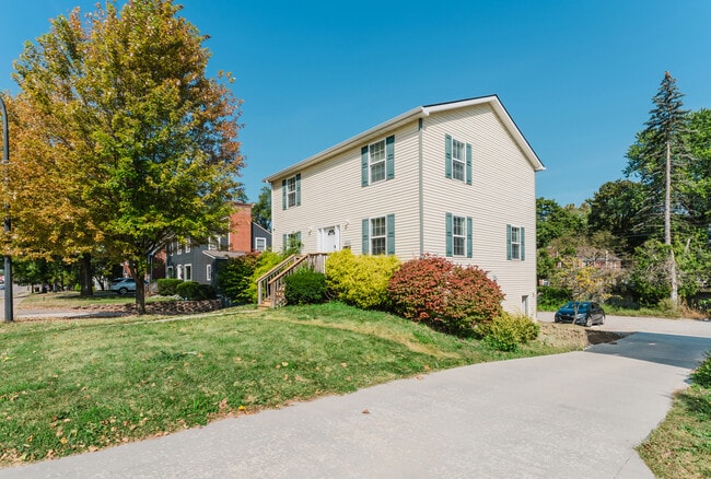 1210 Washtenaw Ave in Ypsilanti, MI - Building Photo - Building Photo