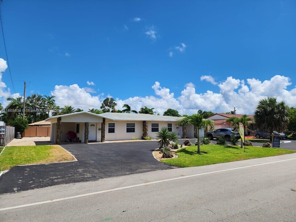 2625 NE 32nd St in Fort Lauderdale, FL - Building Photo