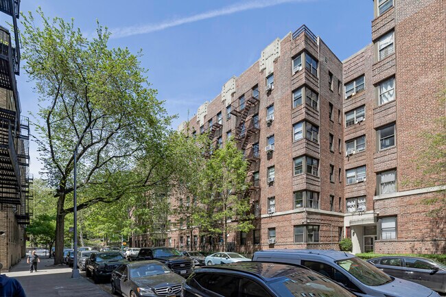 12 Dongan Place in New York, NY - Building Photo - Building Photo