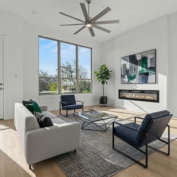 13351 Goodland St in Dallas, TX - Foto de edificio - Building Photo