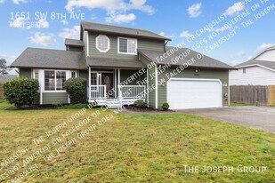 1651 SW 8th Ave in Oak Harbor, WA - Building Photo