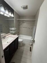 133 E Winchester Rd, Unit A in Libertyville, IL - Building Photo - Building Photo