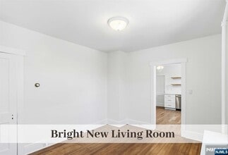 10 Zazzetti St in Waldwick, NJ - Foto de edificio - Building Photo