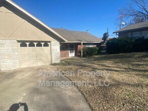 2111 S Birmingham Ct in Tulsa, OK - Building Photo - Building Photo