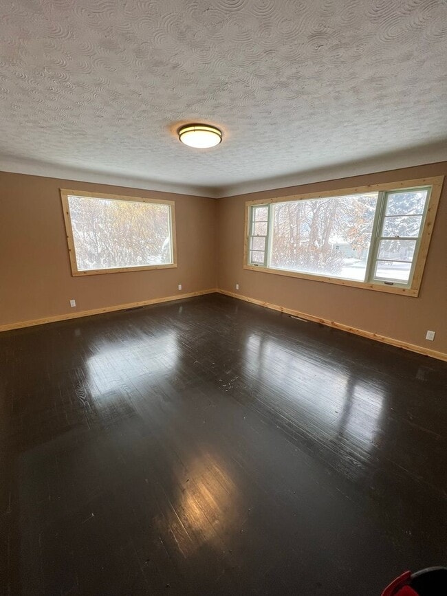 property at 624 N 3rd St
