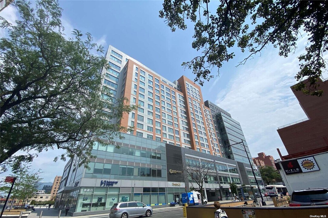 13835 39th Ave in Queens, NY - Building Photo