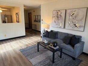 805 Brandie Rd, Unit #805 in Madison, WI - Foto de edificio - Building Photo