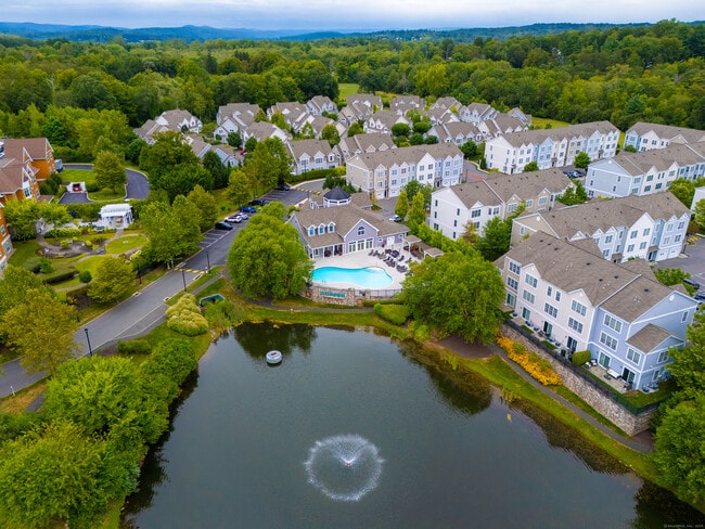 505 Copper Square Dr in Bethel, CT - Building Photo - Building Photo