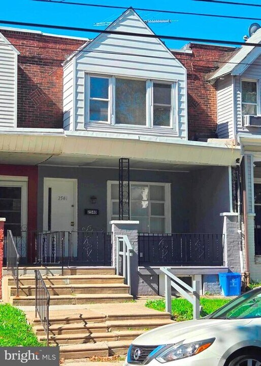 2540 S 61st St in Philadelphia, PA - Building Photo