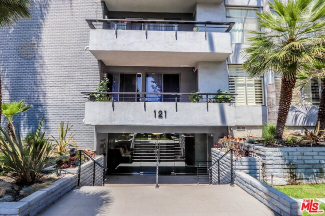 121 S Palm Dr in Beverly Hills, CA - Building Photo - Building Photo