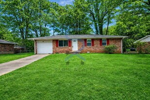 722 Tara Cir SE in Atlanta, GA - Building Photo