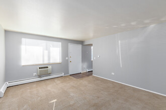 Powderhorn Apartments in Denver, CO - Building Photo - Interior Photo