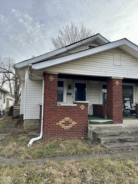 911 N Emerson Ave in Indianapolis, IN - Building Photo
