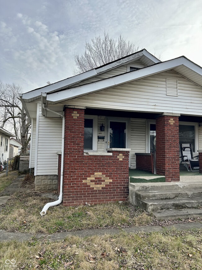 property at 911 N Emerson Ave