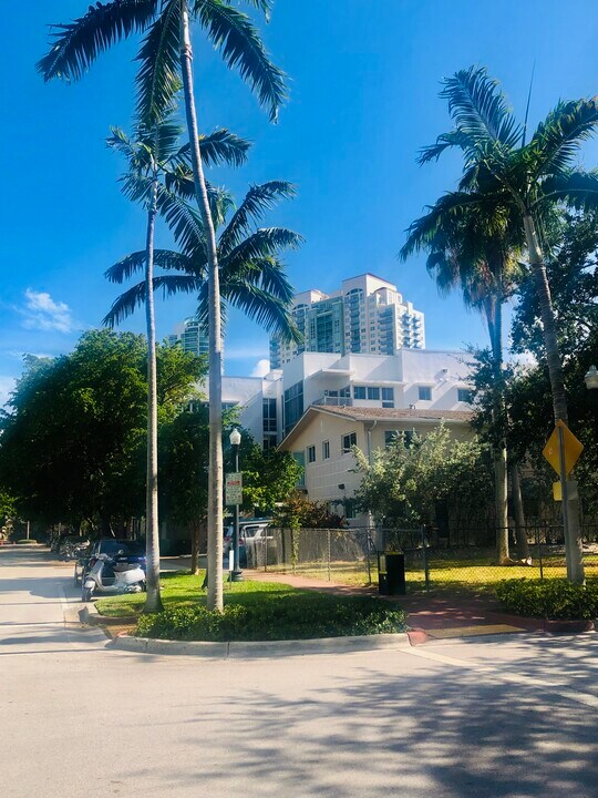 252 Jefferson Ave, Unit 8 in Miami Beach, FL - Building Photo