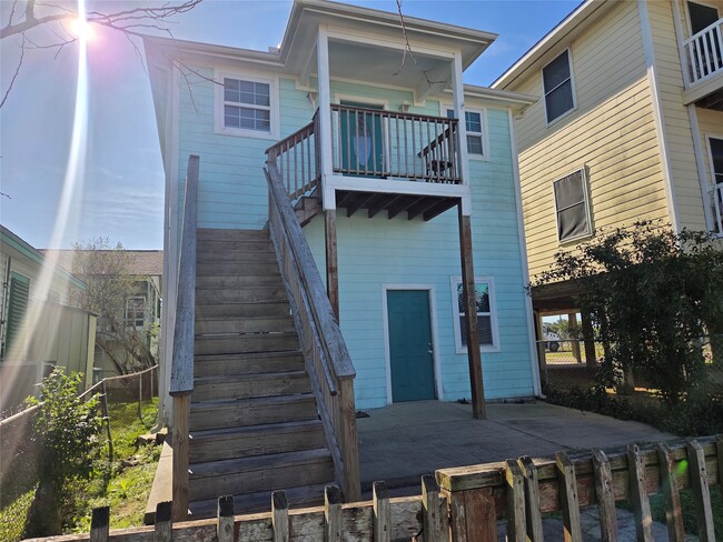 5617 Avenue R 1/2 in Galveston, TX - Building Photo - Building Photo