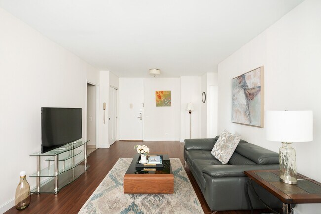 401 E 34th St in New York, NY - Building Photo - Building Photo