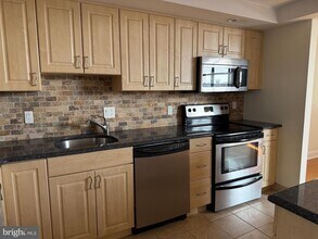 200-10 Lombard St in Philadelphia, PA - Building Photo - Building Photo