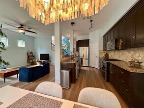 1009 Taulbee Ln in Austin, TX - Building Photo - Building Photo