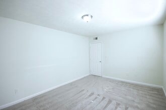 120 Viking Ct, Unit 1X1 in Athens, GA - Building Photo - Building Photo