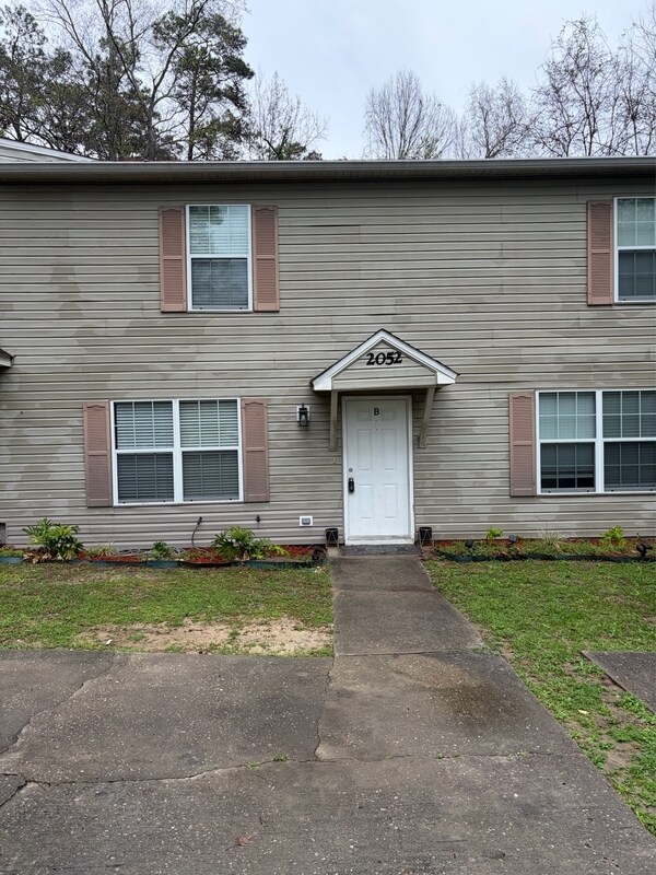 2052 Darnell Cir in Tallahassee, FL - Building Photo - Building Photo