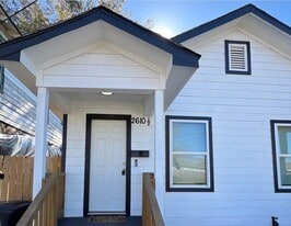 2610 1/2 Mills St in Houston, TX - Building Photo