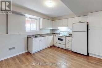 229 Dunsmore Ln in Barrie, ON - Building Photo - Building Photo