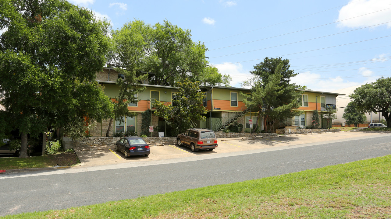 The Bungalows at Fort Acres in Austin, TX - Foto de edificio