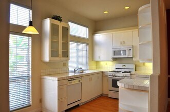 14 Cigliano Aisle in Irvine, CA - Building Photo - Building Photo
