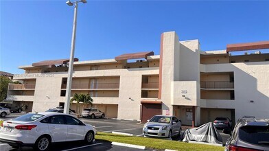 8850 Fontainebleau Blvd in Miami, FL - Building Photo - Building Photo