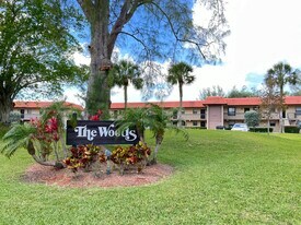 21890 Lake Forest Cir in Boca Raton, FL - Building Photo