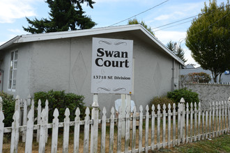 Swan Court Apartments in Portland, OR - Foto de edificio - Building Photo