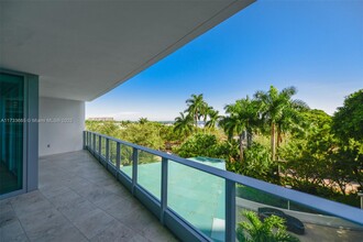 2627 S Bayshore Dr in Miami, FL - Building Photo - Building Photo