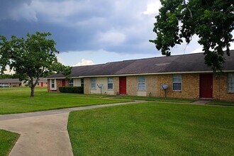 3301 Royal St in Baytown, TX - Building Photo - Building Photo