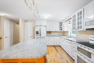 128 Sharp Hill Rd in Montville, CT - Building Photo - Building Photo