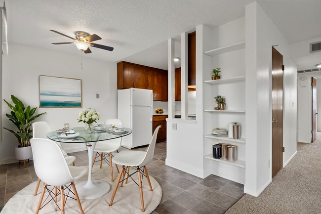 Campus Place Apartments in Chico, CA - Foto de edificio - Building Photo