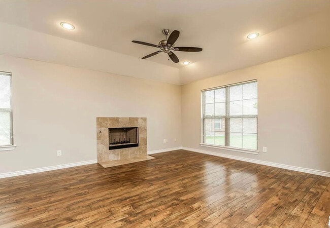 622 Hearthstone Dr in Lancaster, TX - Building Photo - Building Photo