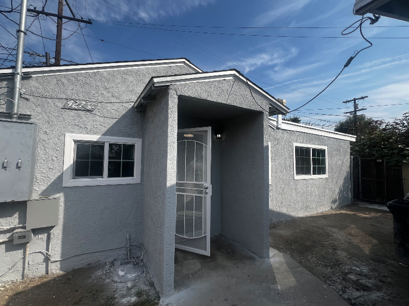 427 E 98th St in Los Angeles, CA - Building Photo