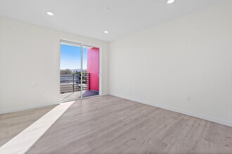 15309 Cabrito Rd, Unit 201 in Los Angeles, CA - Building Photo - Building Photo