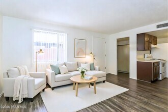 2625 N Alvernon Way in Tucson, AZ - Building Photo - Building Photo