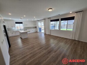 15811 Santa Clara Ct in Bakersfield, CA - Building Photo - Building Photo