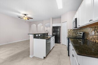 3104 Grandiflora Dr in Greenacres, FL - Building Photo - Building Photo