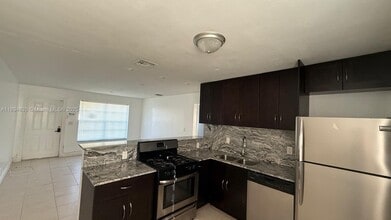 520 SW 10th St in Hallandale Beach, FL - Building Photo - Building Photo