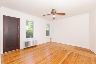 17 S Pk Ave in Bay Shore, NY - Building Photo - Building Photo
